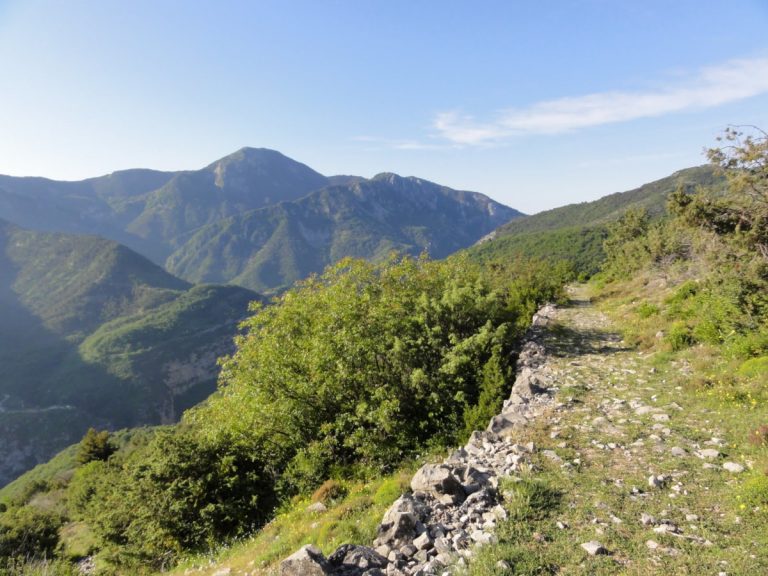 Grande Traversée des Alpes: a través de los Alpes Franceses desde el Lago Lemán hasta Niza recorriendo el GR5