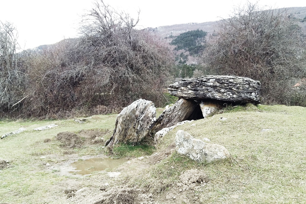 Travesia-pirenaica-isaba-dolmen