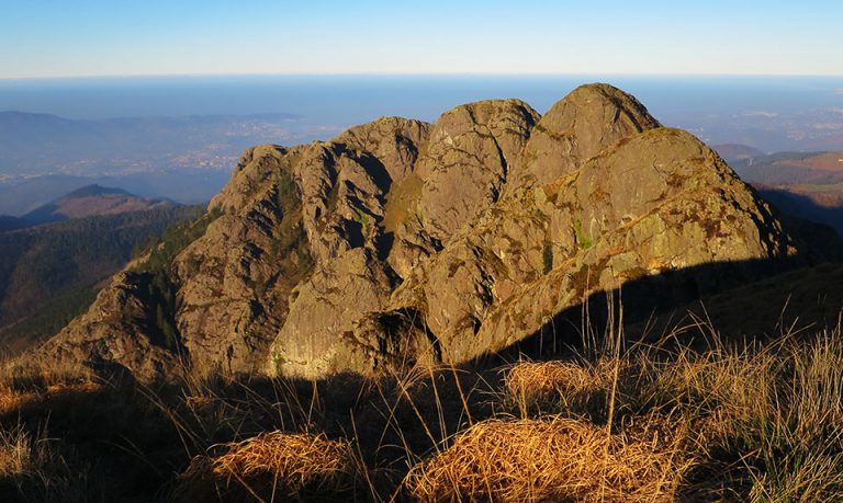 Espolón Oeste del Muganix, vía Erlaitz I (80m, 4b) y cresta de Aiako Harria / Peñas de Aia (Irumugarrieta, Txurrumurru y Erroilbide).