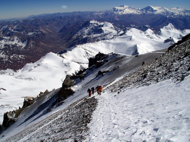Ascensión al Aconcagua y los Andes del Sur: Rutas de ascenso Valle de Horcones (Normal) y Valle de Vacas (Glaciar de los Polacos)