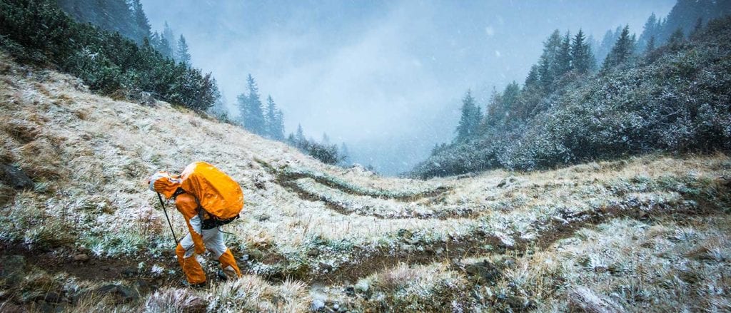 Senderismo en invierno en los Pirineos: ¿qué equipo debo llevar?