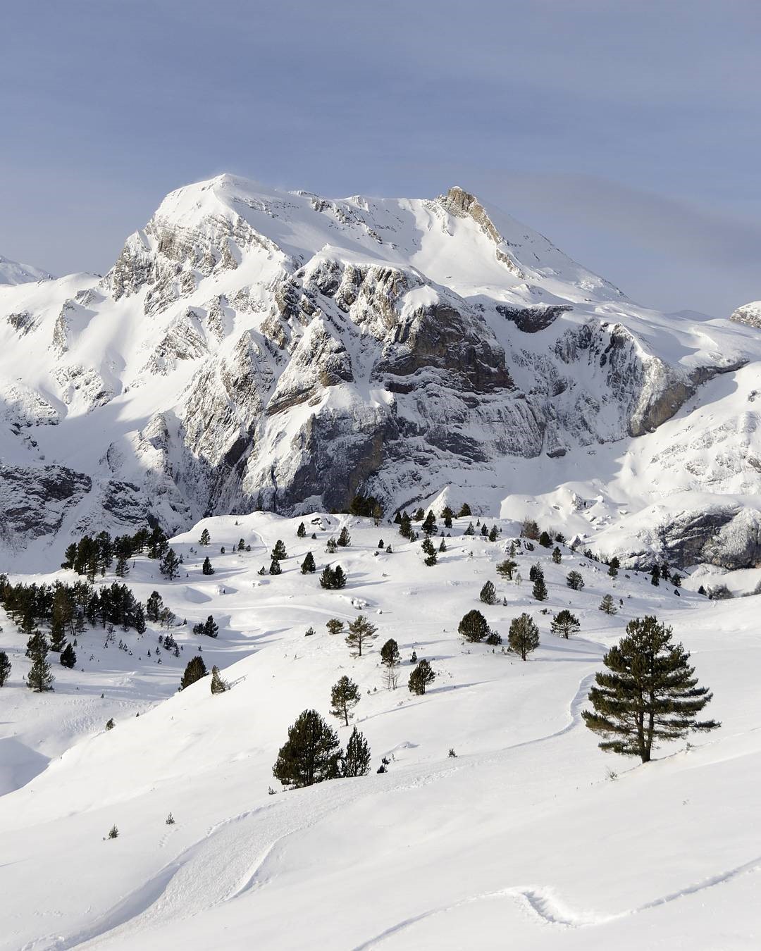 Fotografía montaña Pirineos by @a_girona