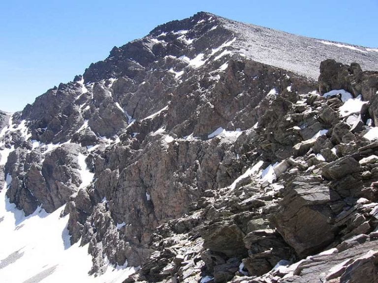Las mejores rutas de escalada en hielo y nieve de Sierra Nevada