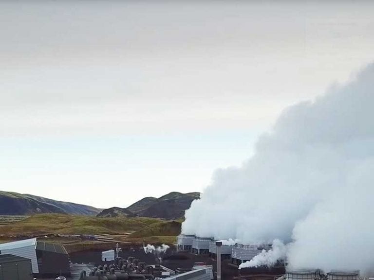 Una planta de energía en Islandia convierte el CO2 en roca