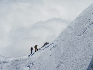 Ascensión al Mont Blanc / Foto: Charlie Hammond (unsplash)