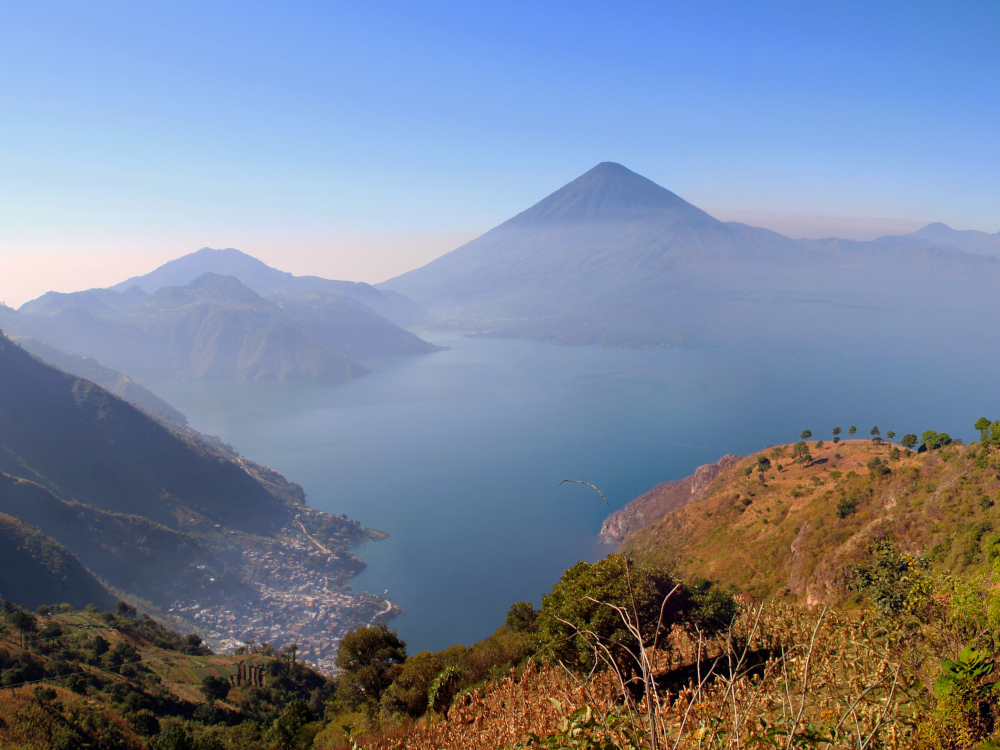 Lago atitlan, Guatemala/ Foto: chensiyuan [CC BY-SA 4.0] Wikimedia Commons