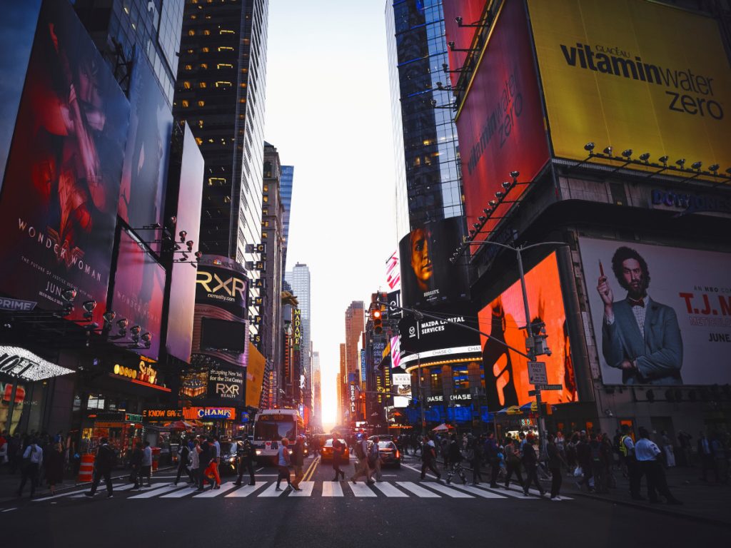 Times Square, New York, Estados Unidos / Foto: Luca Bravo (unsplash)