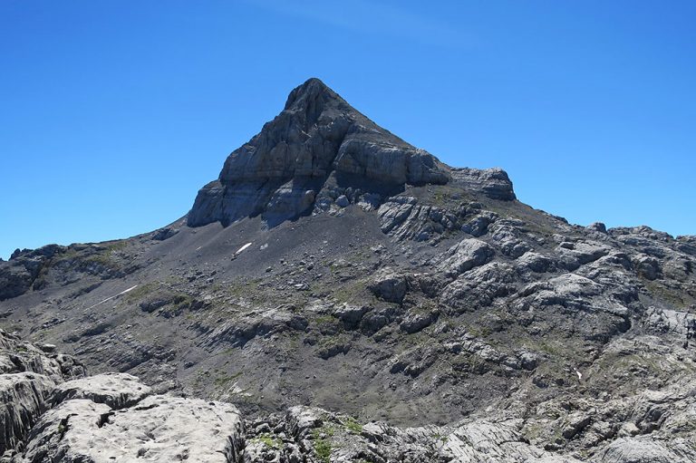 Anie (2.504m), Arlas (2.044m), Castetné (2.342m) y Añelarra (2.357m), desde la Piedra de San Martín.