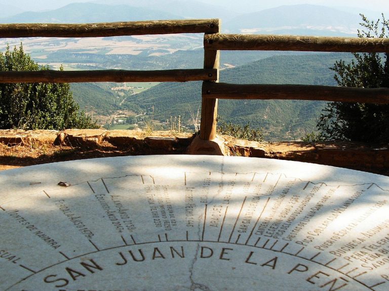 Balcón de los Pirineos desde San Juán de la Peña
