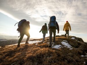 Equipamiento y consejos para un paseo en las montañas