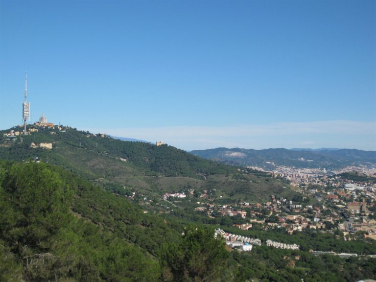 Ruta por la Sierra de Collserola, entre el poniente vallesano y el levante barcelonés