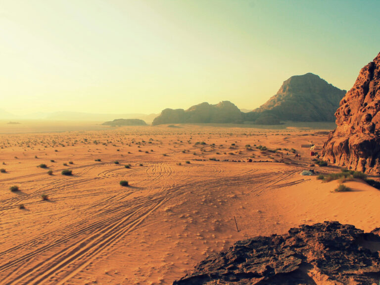 10 rutas de montaña y senderismo para viajar a los Emiratos Árabes Unidos y otros países cálidos